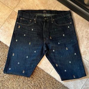 Men’s Polo Jean.